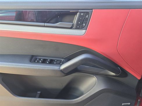 Used 2024 Porsche Cayenne S image 18