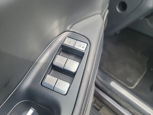 Used 2025 Lincoln Navigator Reserve image 16