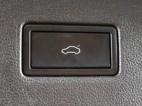 Used 2019 Volkswagen Tiguan SEL image 55