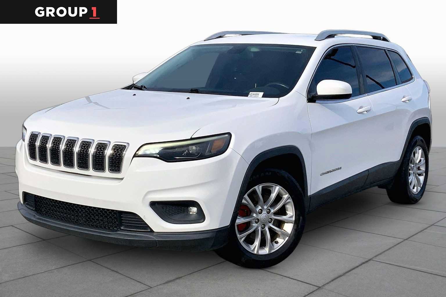 Used 2019 Jeep Cherokee Latitude w/ Cold Weather Group FWD image 1
