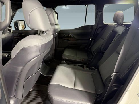 Used 2025 Lexus GX 550 w/ Accessory Package (Z1) AWD/4WD image 24