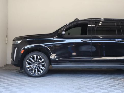 Used 2022 Cadillac Escalade ESV Sport Platinum AWD/4WD image 8