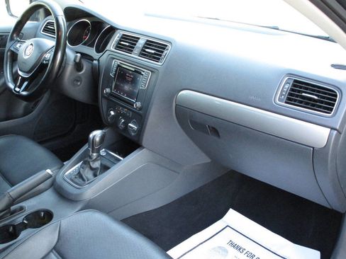 Used 2017 Volkswagen Jetta SE image 7