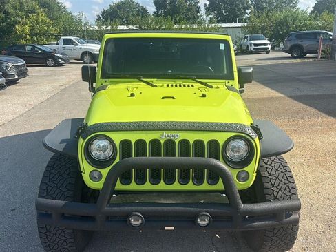 Used 2017 Jeep Wrangler Unlimited Sahara w/ Dual Top Group AWD/4WD image 11