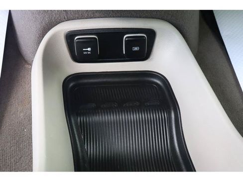 Used 2017 Chrysler Pacifica Touring FWD image 14
