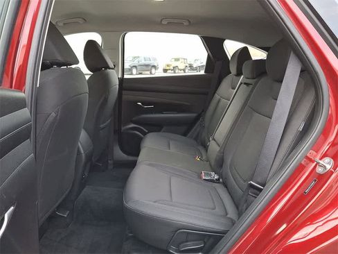 Certified 2025 Hyundai Tucson SE image 10