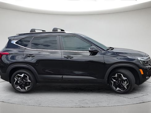 Used 2025 Kia Seltos EX w/ EX Sunroof Package AWD/4WD image 5