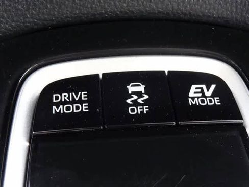 Used 2025 Toyota Corolla LE image 26