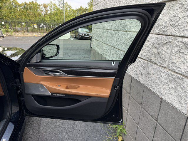 Used 2017 BMW 740i RWD image 39