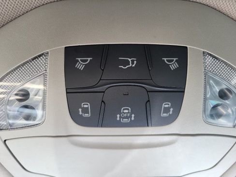 Used 2024 Chrysler Voyager LX FWD image 16