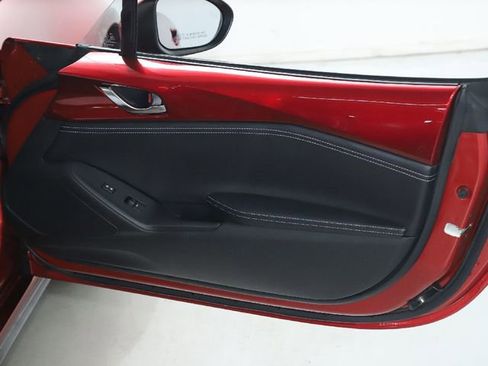 Used 2021 MAZDA MX-5 Miata RF Grand Touring image 32