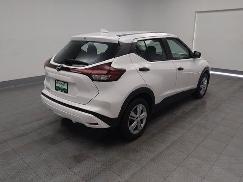 Used 2022 Nissan Kicks S image 9