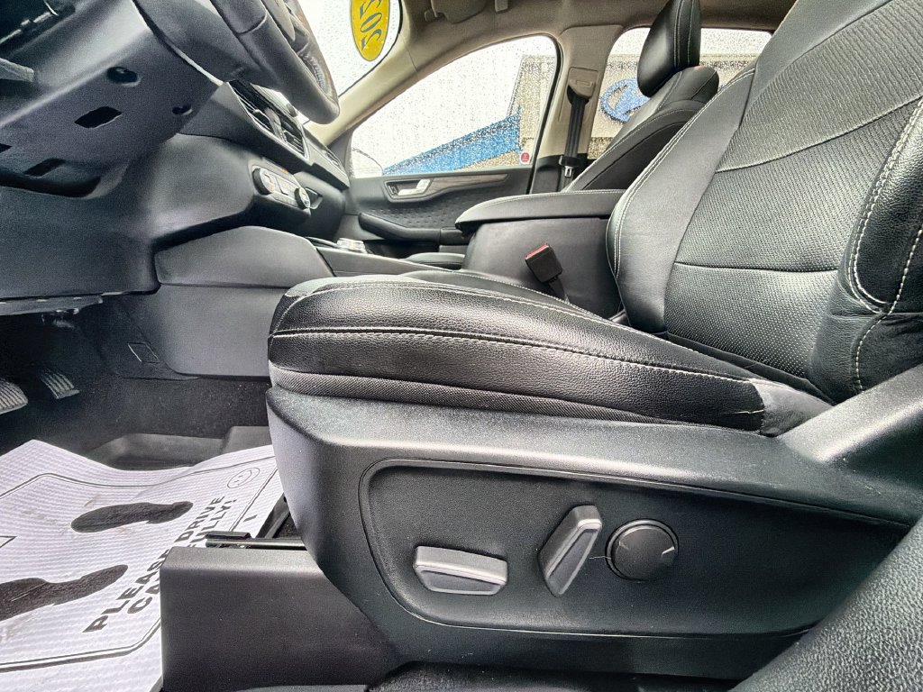 Used 2020 Ford Escape Titanium AWD/4WD image 14