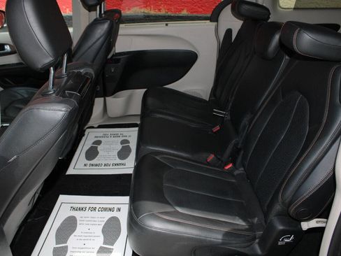 Used 2017 Chrysler Pacifica Touring-L Plus w/ Advanced Safetytec Group image 12