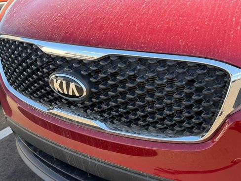 Used 2017 Kia Sorento LX FWD image 10