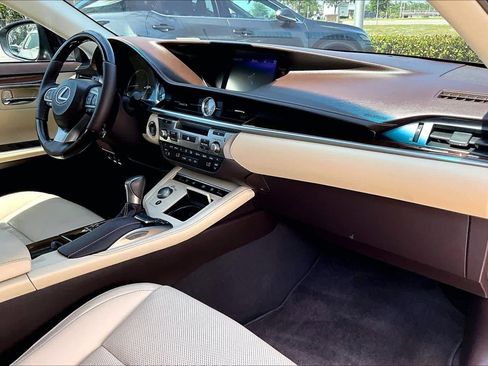Used 2017 Lexus ES 350 w/ Luxury Package FWD image 19