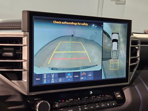 Used 2025 Toyota Tundra Platinum AWD/4WD image 31