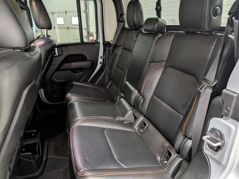 Used 2022 Jeep Gladiator Mojave w/ LED Lighting Group AWD/4WD image 17