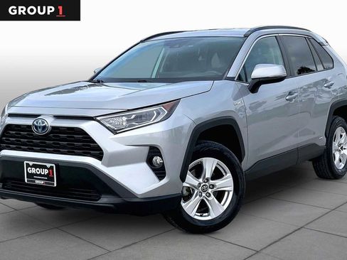 Used 2020 Toyota RAV4 XLE w/ XLE Grade Weather Package AWD/4WD image 1