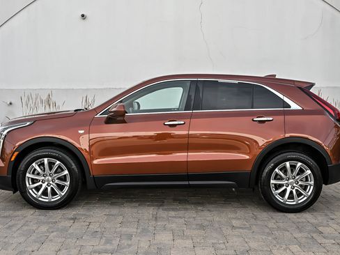 Used 2019 Cadillac XT4 Luxury w/ Cold Weather Package FWD image 10