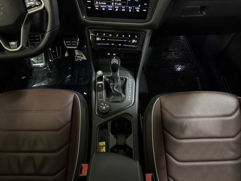 Certified 2023 Volkswagen Tiguan SEL R-Line image 34