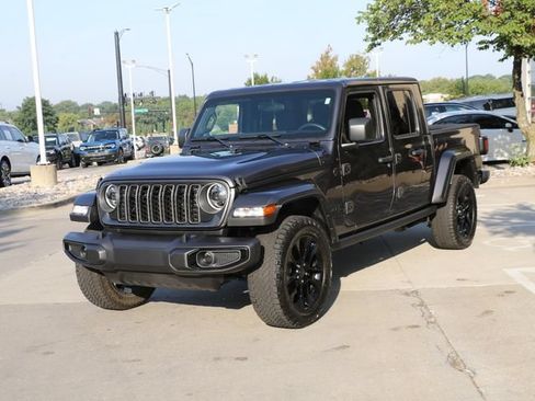 Used 2025 Jeep Gladiator Sport AWD/4WD image 3