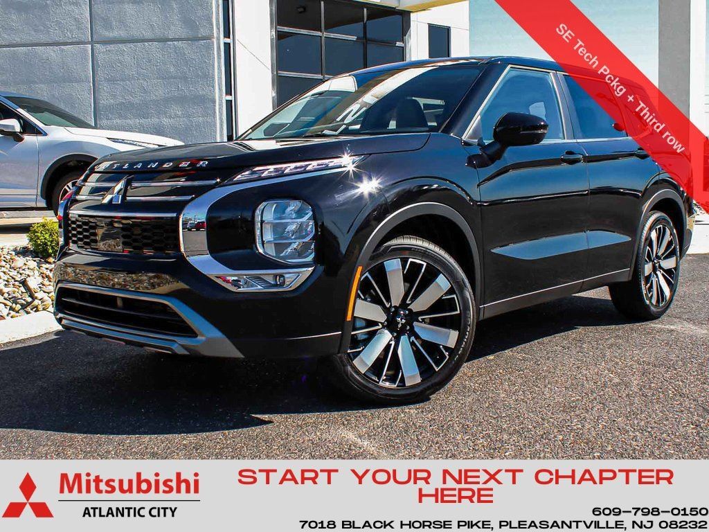 Used 2025 Mitsubishi Outlander SE AWD/4WD image 1