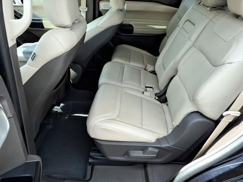 Used 2020 Ford Explorer Platinum w/ Premium Technology Package AWD/4WD image 14