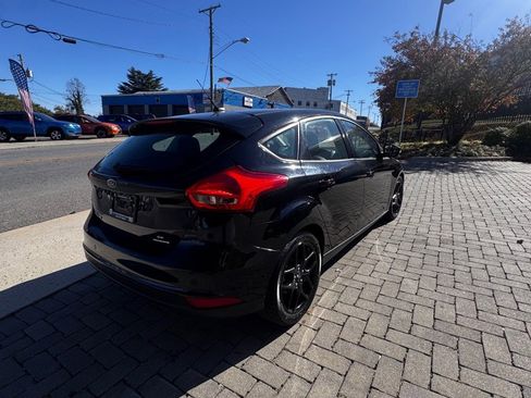 Used 2016 Ford Focus SE w/ Equipment Group 201A image 5