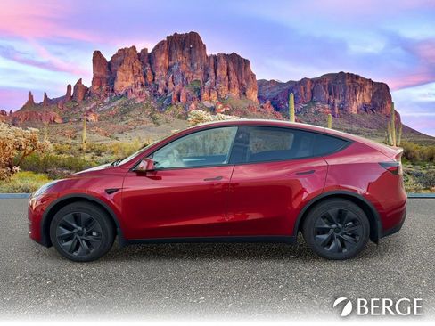 Used 2025 Tesla Model Y Long Range RWD image 3