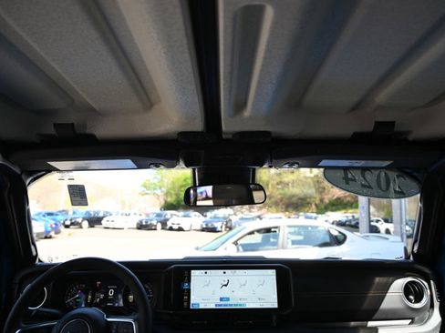Used 2024 Jeep Wrangler Unlimited Sahara AWD/4WD image 15