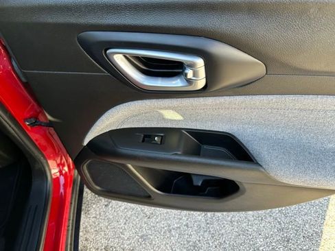 Used 2024 Jeep Compass Latitude image 15