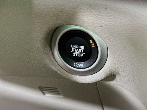 Certified 2023 Chrysler Pacifica Touring-L FWD image 22