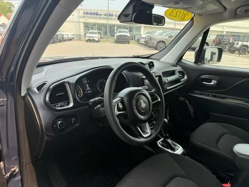 Used 2023 Jeep Renegade Latitude AWD/4WD image 3