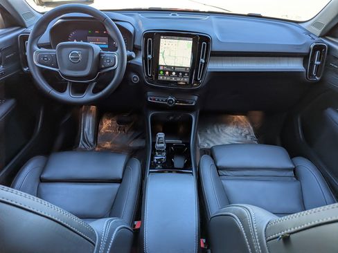 Used 2024 Volvo XC40 B5 Ultimate w/ Protection Package Premier AWD/4WD image 28