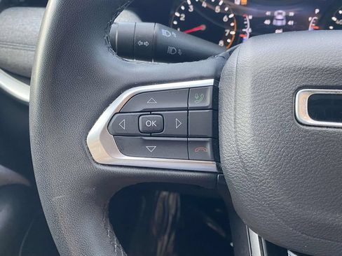 Used 2024 Jeep Compass Latitude AWD/4WD image 18