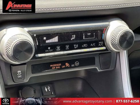 Certified 2019 Toyota RAV4 LE FWD image 33
