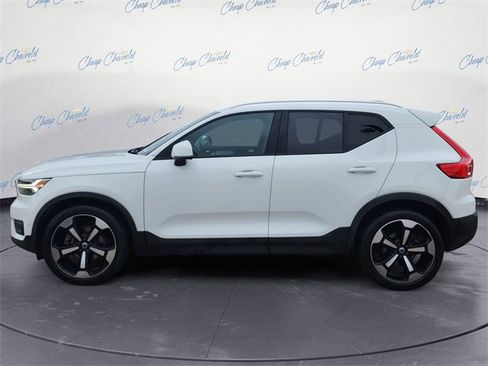 Used 2019 Volvo XC40 T5 Momentum image 2