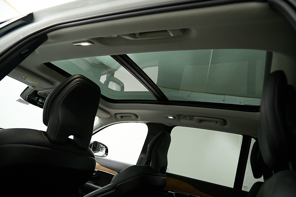 Certified 2023 Volvo XC90 T8 Plus w/ Protection Package Premier AWD/4WD image 26