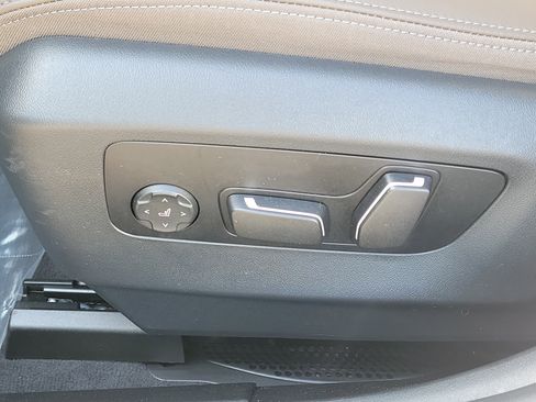 Used 2026 BMW 530i w/ M Sport Package image 19