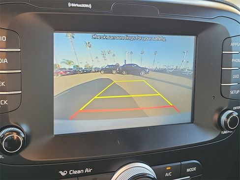 Used 2019 Kia Soul + image 9