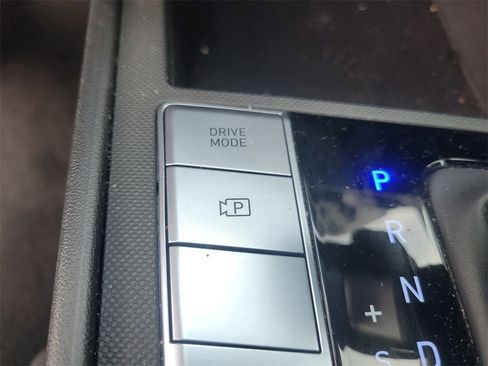Certified 2025 Hyundai Elantra SE image 31