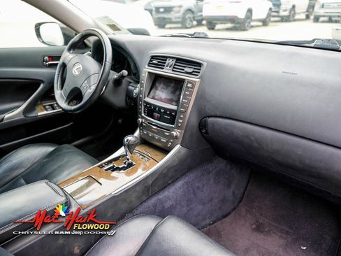 Used 2010 Lexus IS 250C image 3