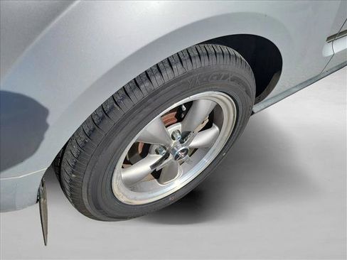 Used 2007 Ford Mustang Deluxe image 11