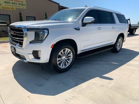Used 2021 GMC Yukon XL SLT w/ SLT Premium Package AWD/4WD image 3