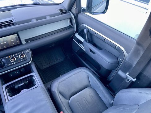 Used 2022 Land Rover Defender 110 S AWD/4WD image 18