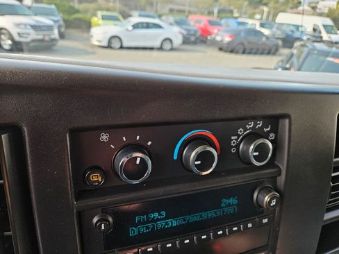 Used 2016 Chevrolet Express 2500 image 4