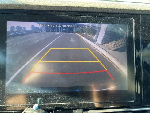 Used 2022 Kia Niro EX image 8