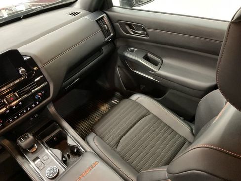 Used 2025 Nissan Pathfinder Rock Creek AWD/4WD image 17