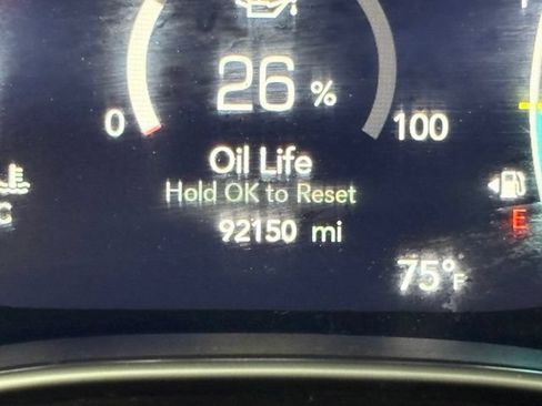 Used 2018 Chrysler Pacifica Limited w/ Tire & Wheel Group FWD image 24